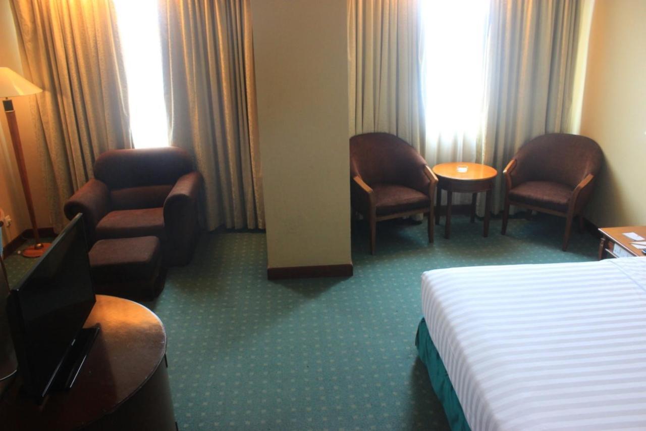 Grand Arkenso Park View Hotell Semarang Exteriör bild