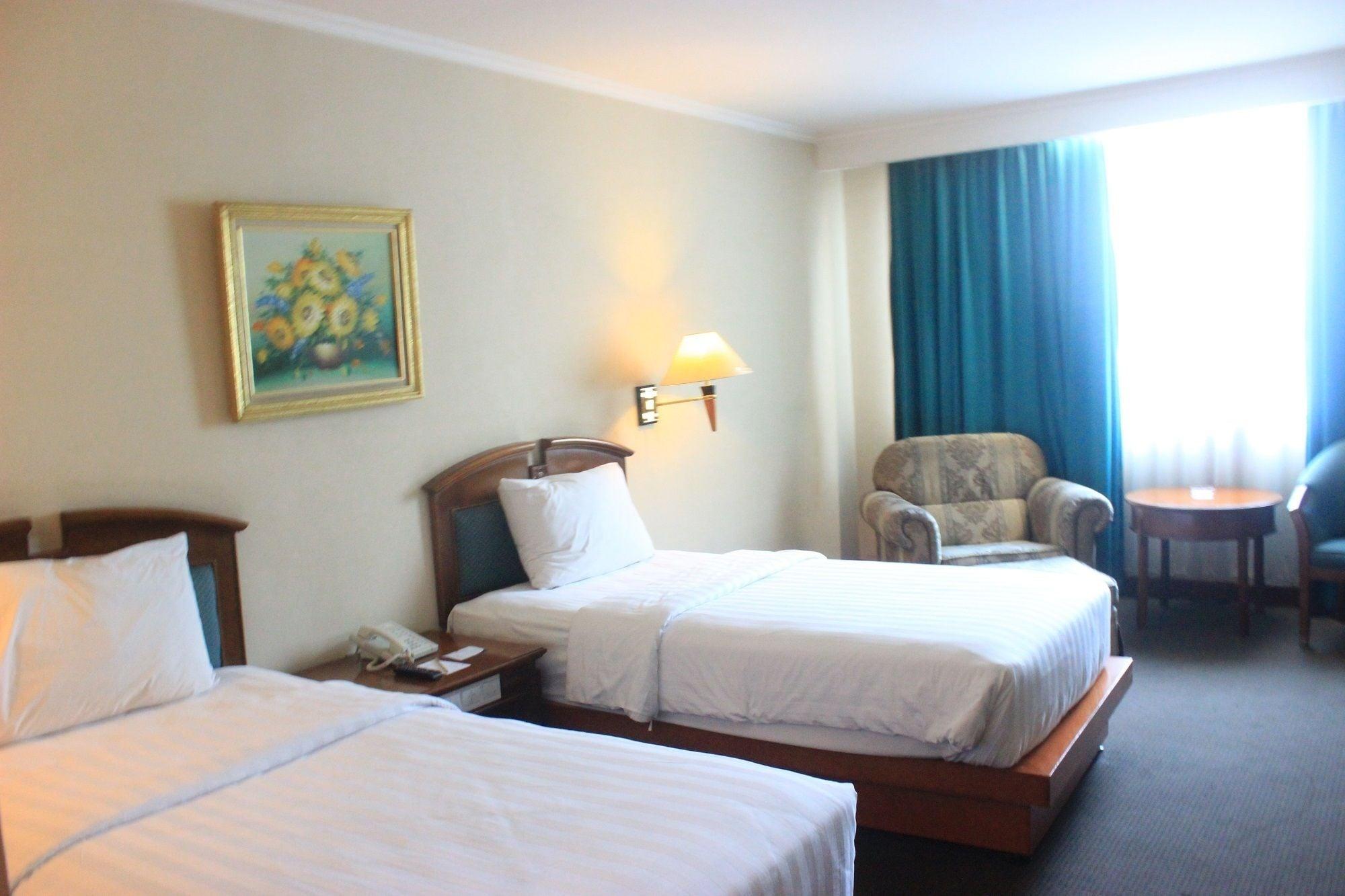 Grand Arkenso Park View Hotell Semarang Exteriör bild