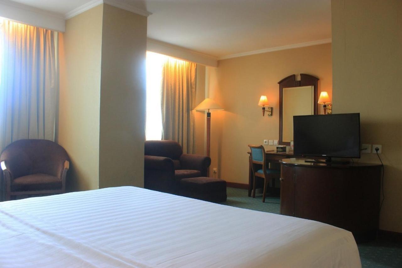 Grand Arkenso Park View Hotell Semarang Exteriör bild