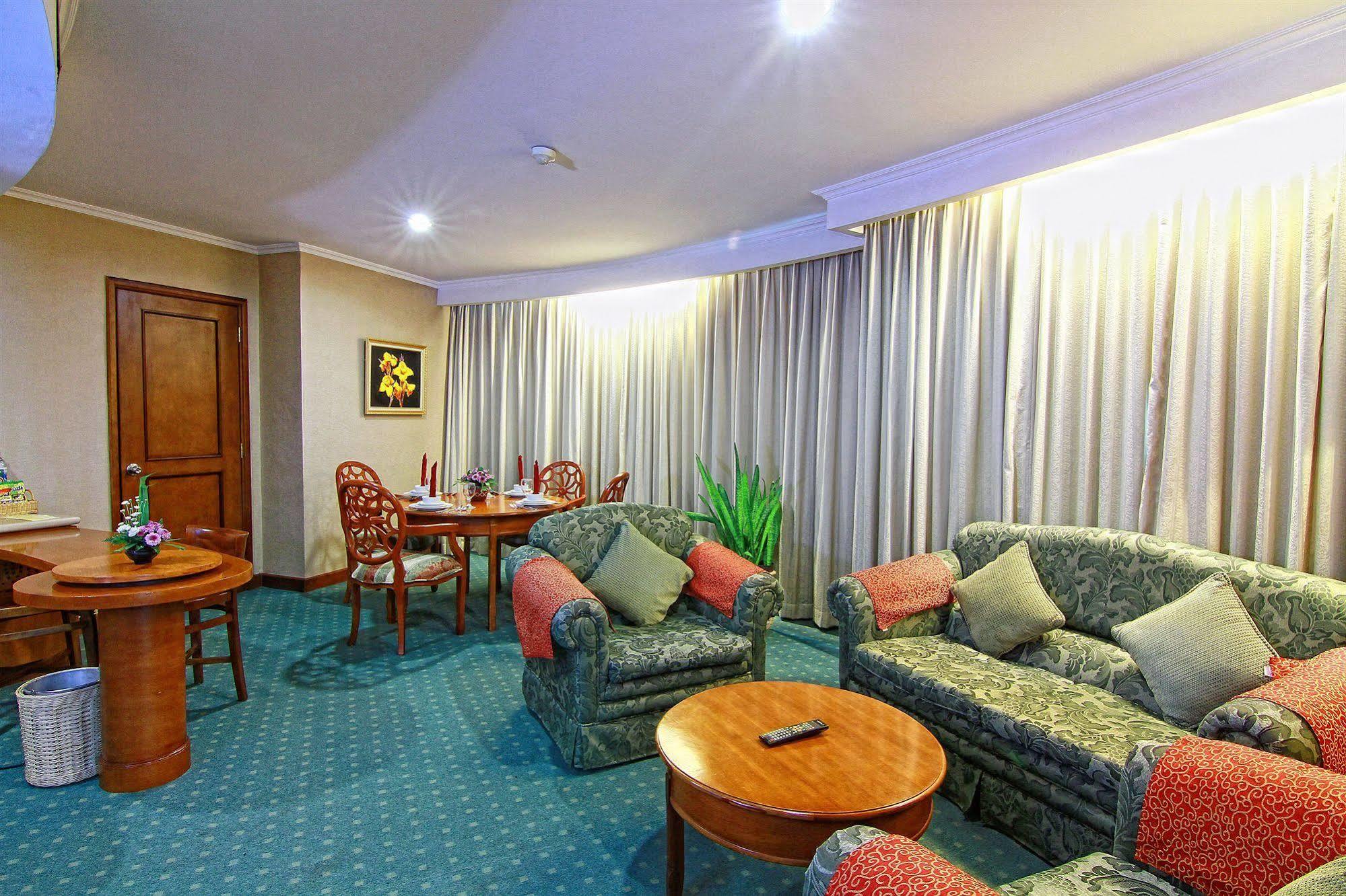 Grand Arkenso Park View Hotell Semarang Exteriör bild
