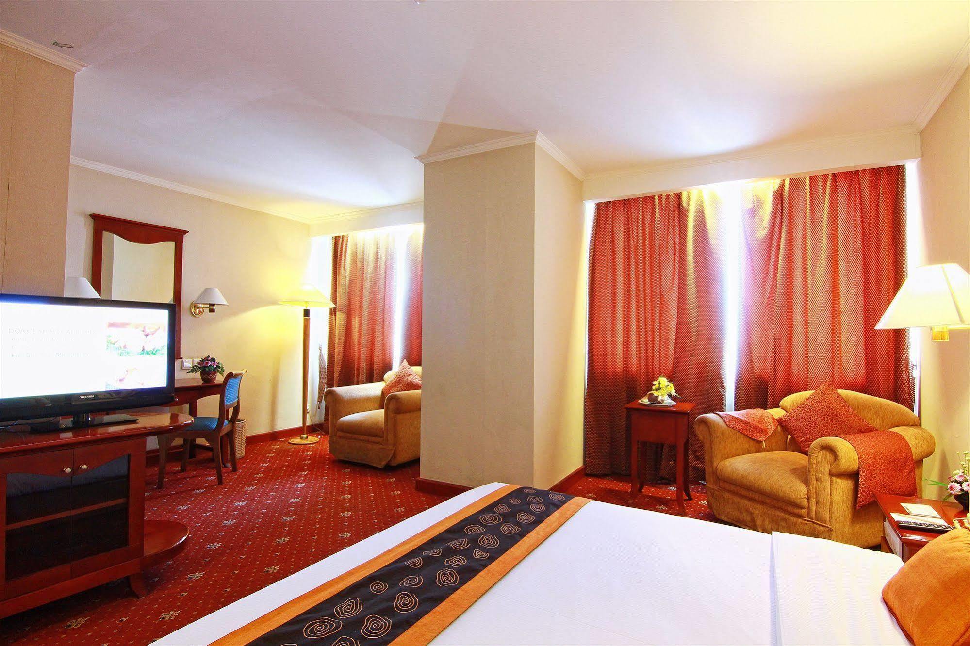 Grand Arkenso Park View Hotell Semarang Exteriör bild